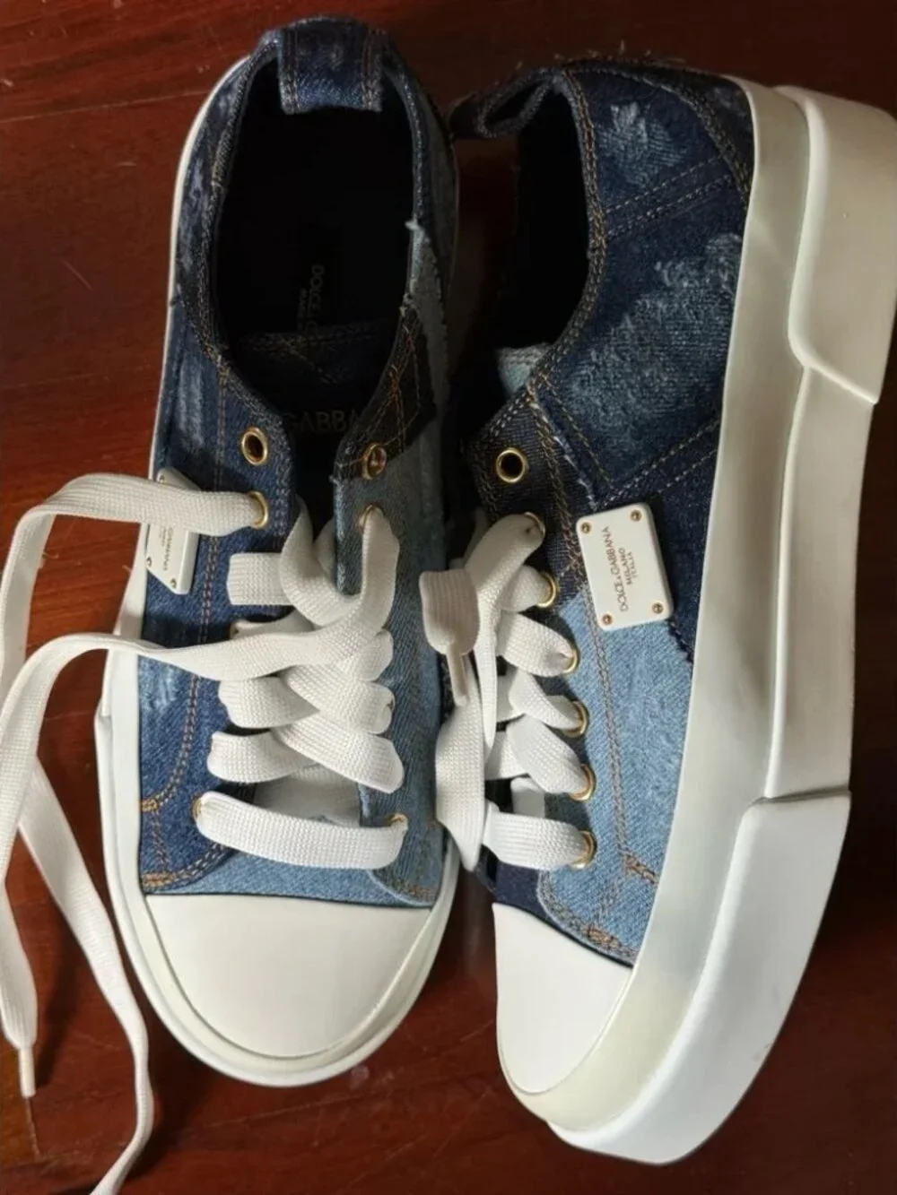 DOLCE & GABBANA SNEAKERS SIZE 39 FITS US SIZE 8.5. IN GREAT CONDITION. WORN ONCE